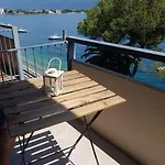 Modern Flat With View & Private Beach! Lägenhet Toscolano Maderno