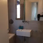 Modern Flat With View & Private Beach! Lägenhet Toscolano Maderno