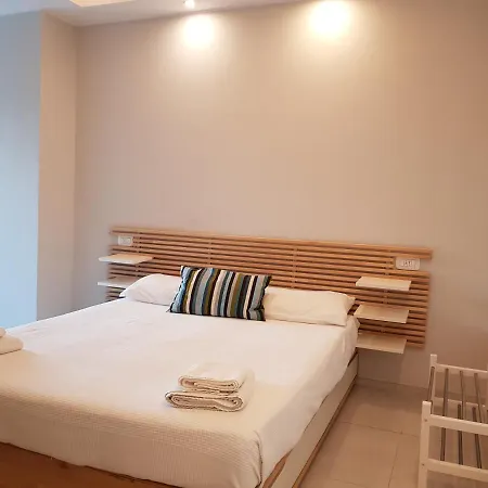 Modern Flat With View & Private Beach! * Toscolano Maderno