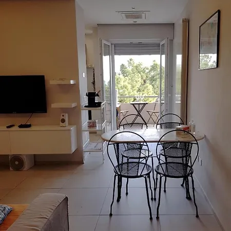 Modern Flat With View & Private Beach! * Toscolano Maderno