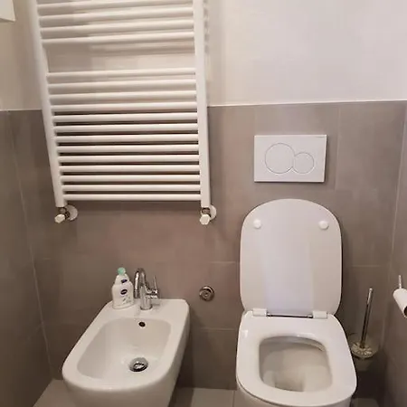 Modern Flat With View & Private Beach! * Тосколано-Мадерно