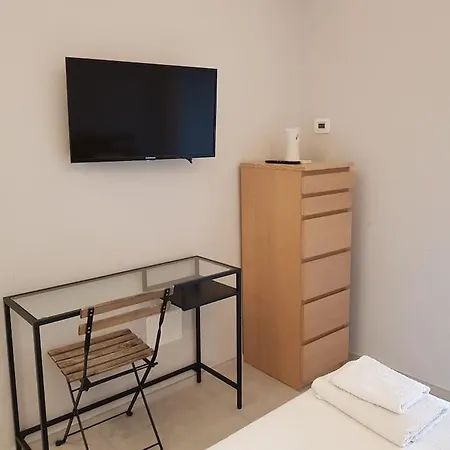 Апартаменты Modern Flat With View & Private Beach! Тосколано-Мадерно