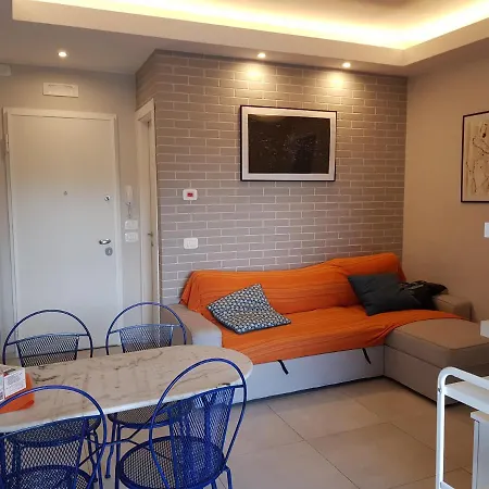 Modern Flat With View & Private Beach! Toscolano-Maderno