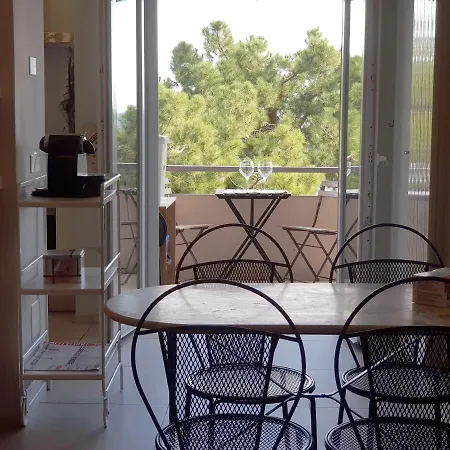 Modern Flat With View & Private Beach! Apartment *