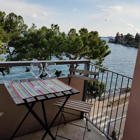 Modern Flat With View & Private Beach! Toscolano-Maderno