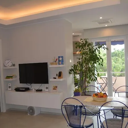 Modern Flat With View & Private Beach! Toscolano-Maderno